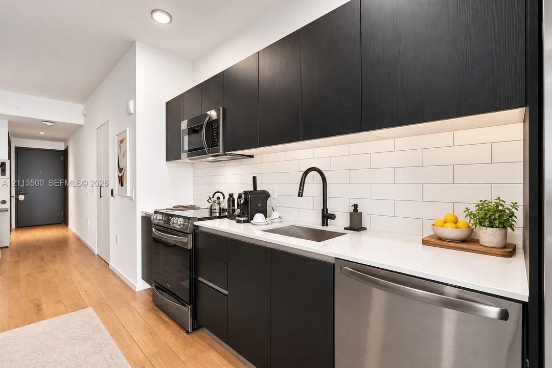 For Rent: $5,500 (1 beds, 1 baths, 442 Square Feet)