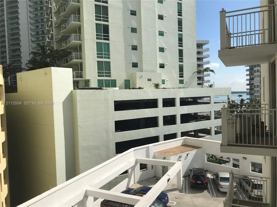 For Rent: $2,700 (1 beds, 1 baths, 650 Square Feet)