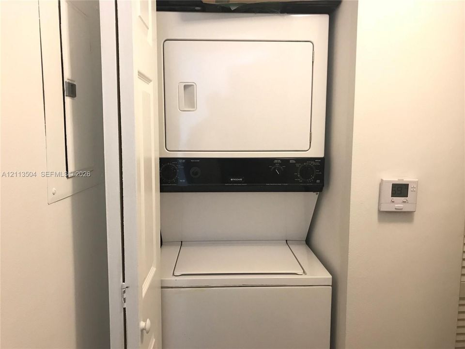 For Rent: $2,700 (1 beds, 1 baths, 650 Square Feet)