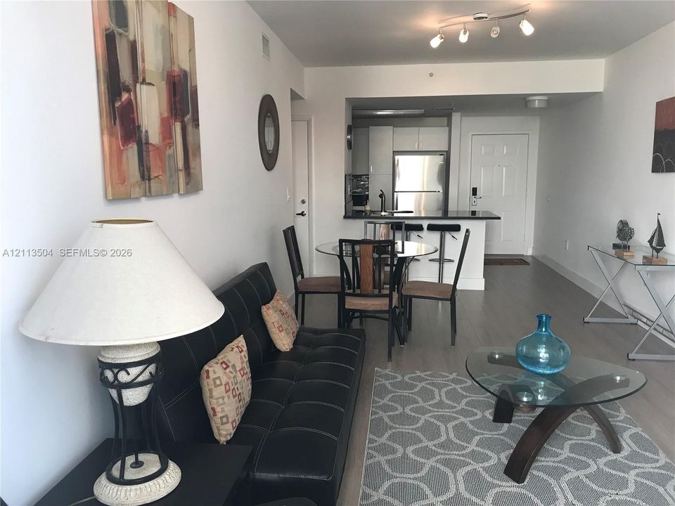 For Rent: $2,700 (1 beds, 1 baths, 650 Square Feet)