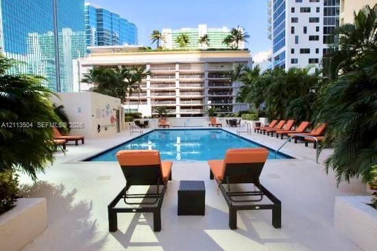For Rent: $2,700 (1 beds, 1 baths, 650 Square Feet)