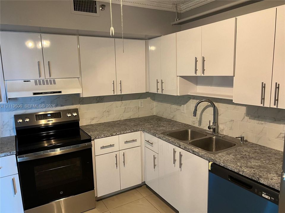 В аренду: $2,200 (2 спален, 2 ванн, 1100 Квадратных фут)