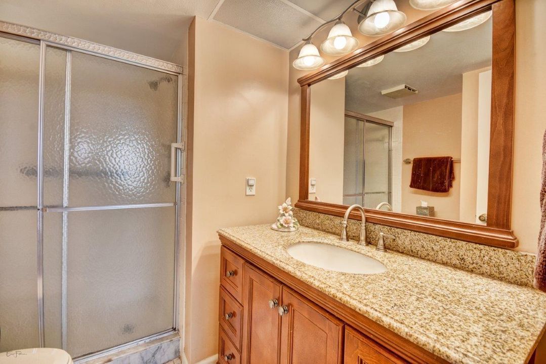 Lucerne_507_07_Bathroom_Original