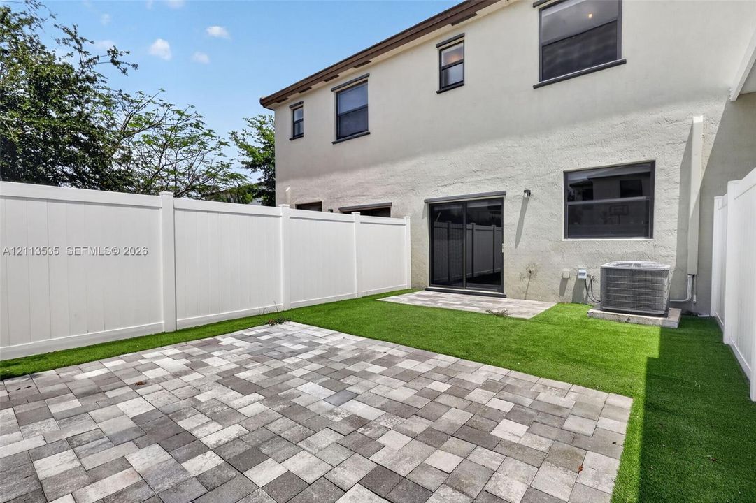 For Sale: $497,000 (3 beds, 3 baths, 1332 Square Feet)