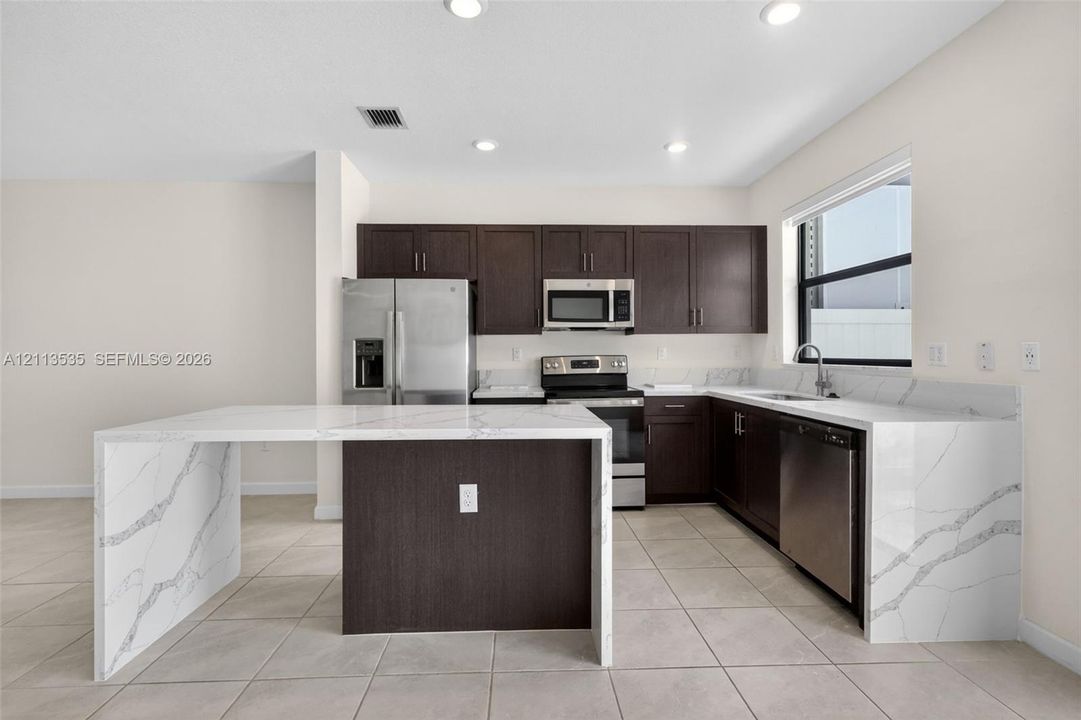 For Sale: $497,000 (3 beds, 3 baths, 1332 Square Feet)