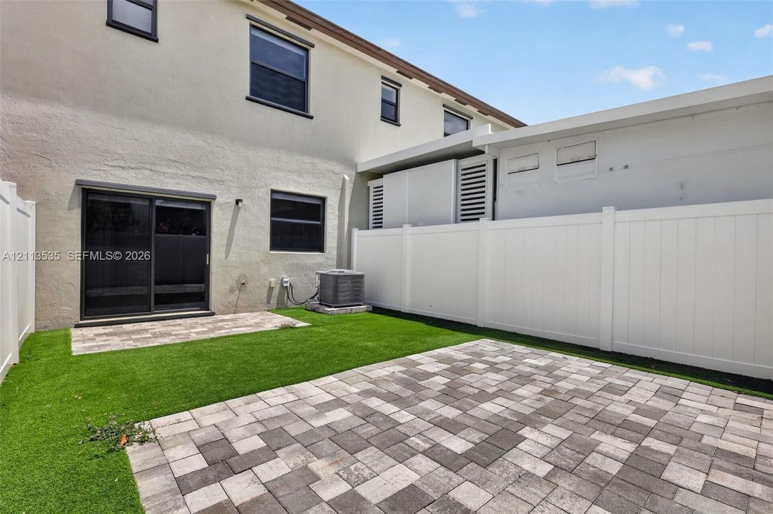 For Sale: $497,000 (3 beds, 3 baths, 1332 Square Feet)