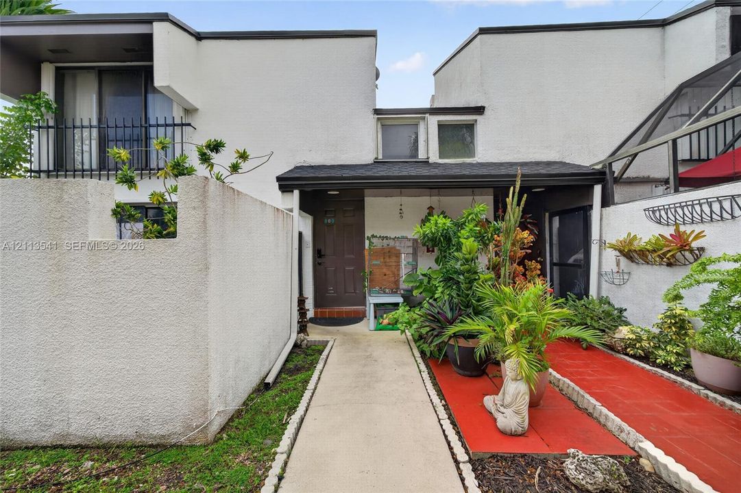 For Sale: $315,000 (2 beds, 1 baths, 1001 Square Feet)