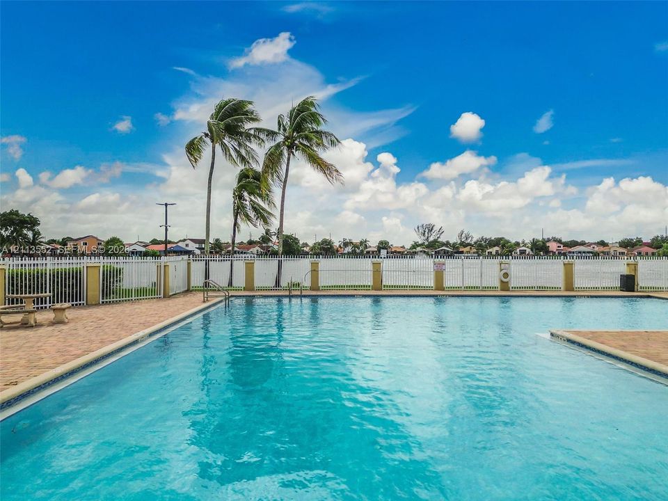 For Sale: $510,000 (3 beds, 2 baths, 1556 Square Feet)