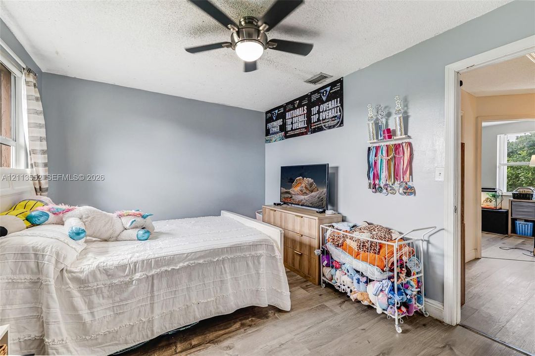 For Sale: $510,000 (3 beds, 2 baths, 1556 Square Feet)