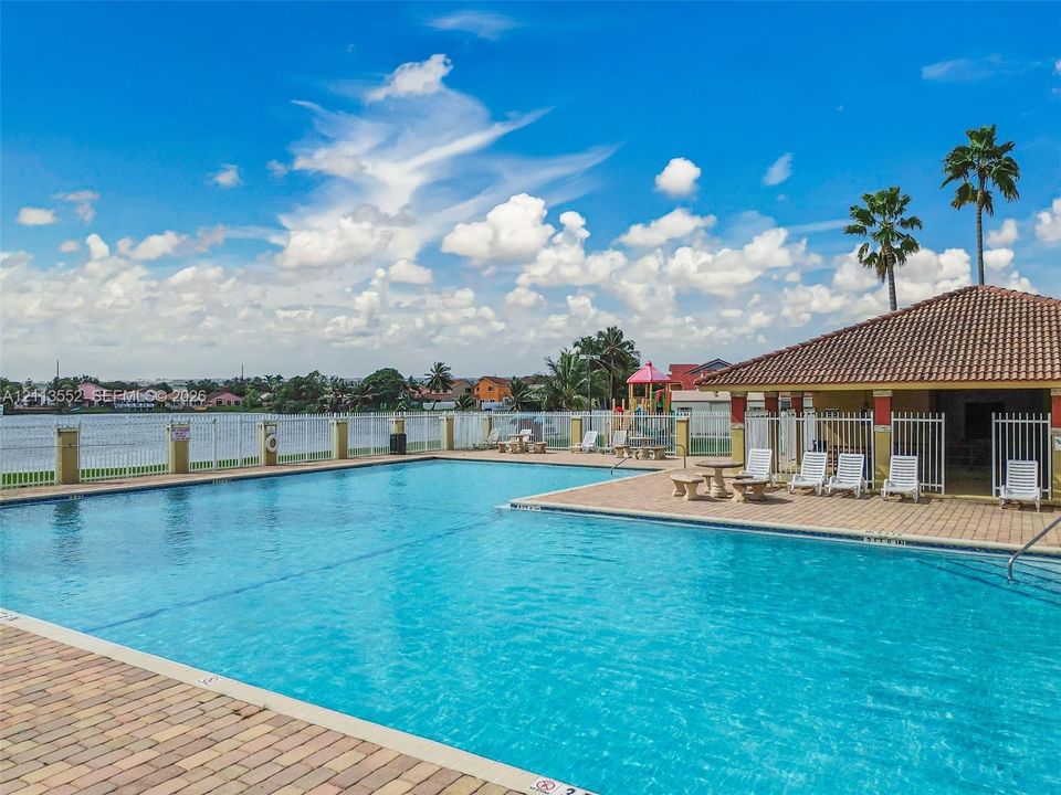 For Sale: $510,000 (3 beds, 2 baths, 1556 Square Feet)