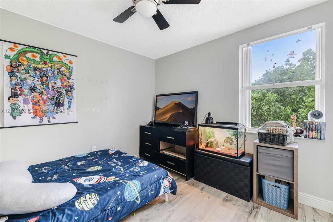 For Sale: $510,000 (3 beds, 2 baths, 1556 Square Feet)