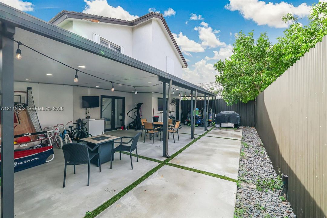 For Sale: $510,000 (3 beds, 2 baths, 1556 Square Feet)