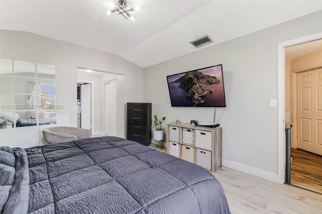 For Sale: $510,000 (3 beds, 2 baths, 1556 Square Feet)