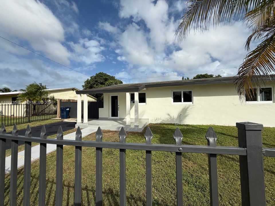 For Sale: $660,000 (3 beds, 2 baths, 1722 Square Feet)