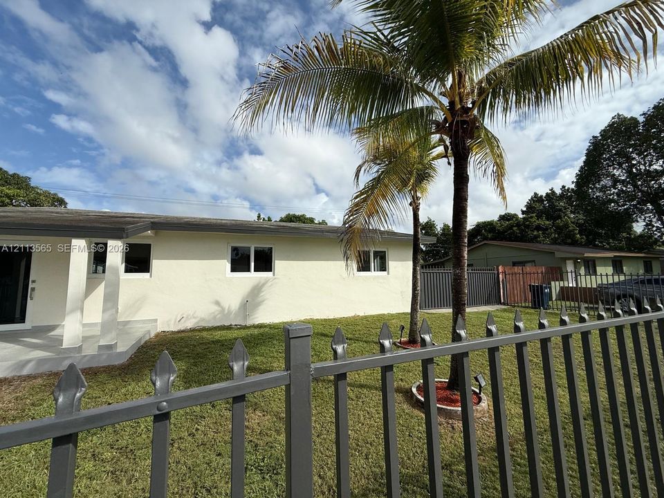For Sale: $660,000 (3 beds, 2 baths, 1722 Square Feet)