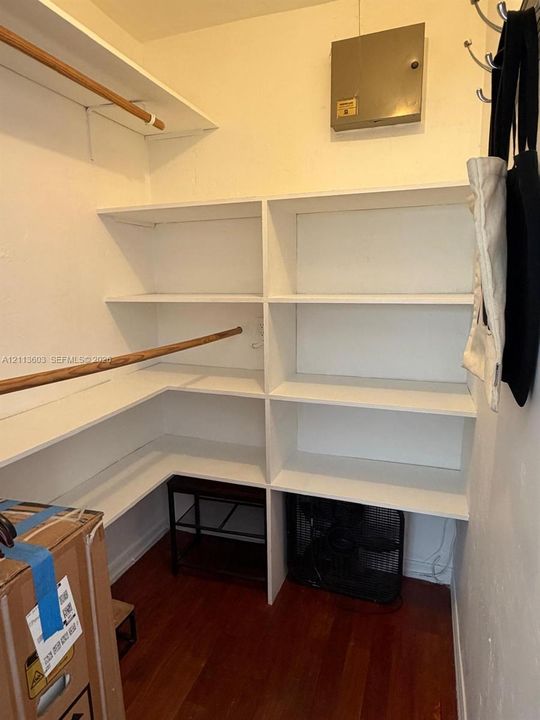 For Rent: $1,950 (0 beds, 1 baths, 420 Square Feet)
