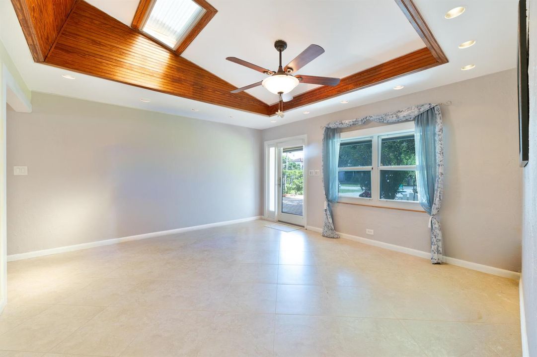 20261020 - 4717 SW 35th Ave - MR-8