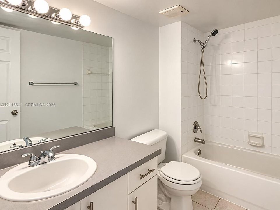 For Rent: $1,950 (1 beds, 1 baths, 742 Square Feet)