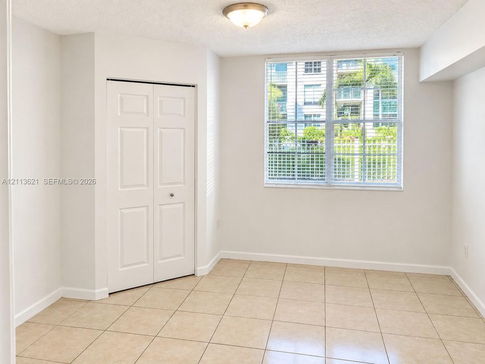 For Rent: $1,950 (1 beds, 1 baths, 742 Square Feet)