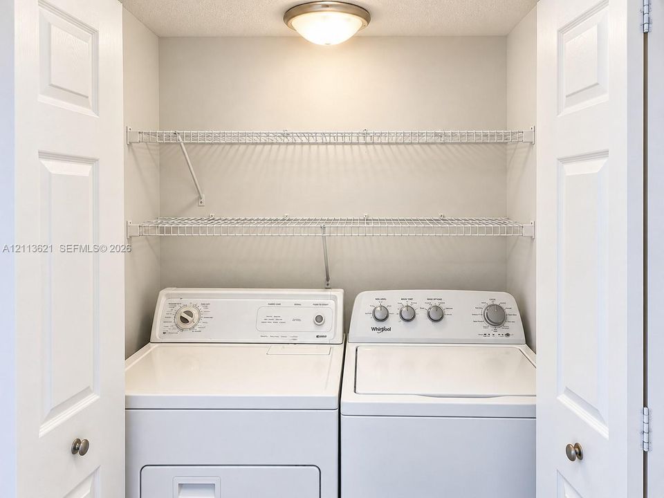 For Rent: $1,950 (1 beds, 1 baths, 742 Square Feet)