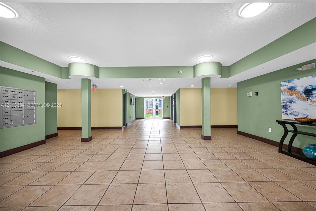 For Sale: $199,900 (2 beds, 2 baths, 809 Square Feet)