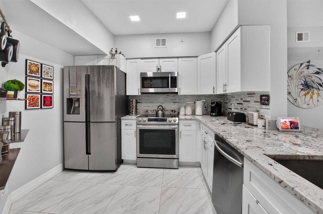 Bright Kitchen with Modern Appliances