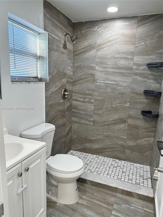 For Rent: $2,200 (2 beds, 1 baths, 840 Square Feet)