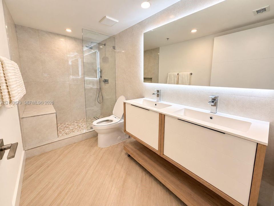 primary bedroom bathroom