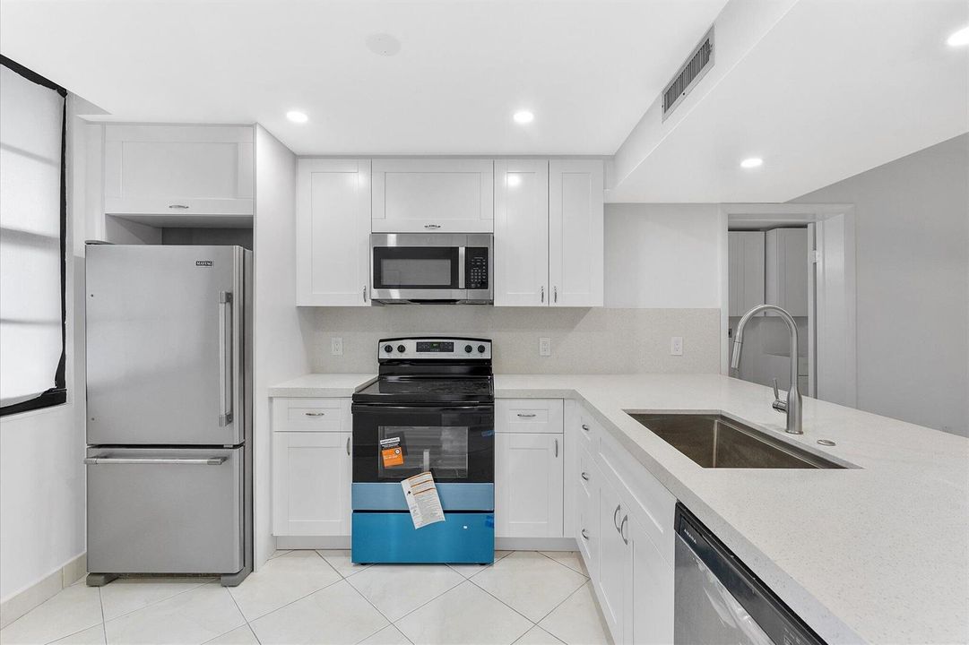 16-1528 Whitehall Drive_016