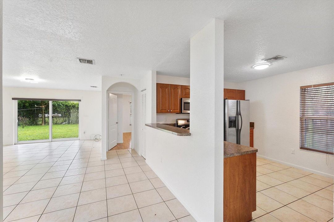10-2212 NW 9th Ct_010