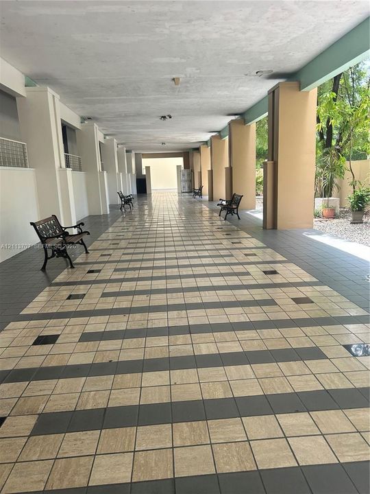 For Rent: $2,200 (2 beds, 2 baths, 840 Square Feet)