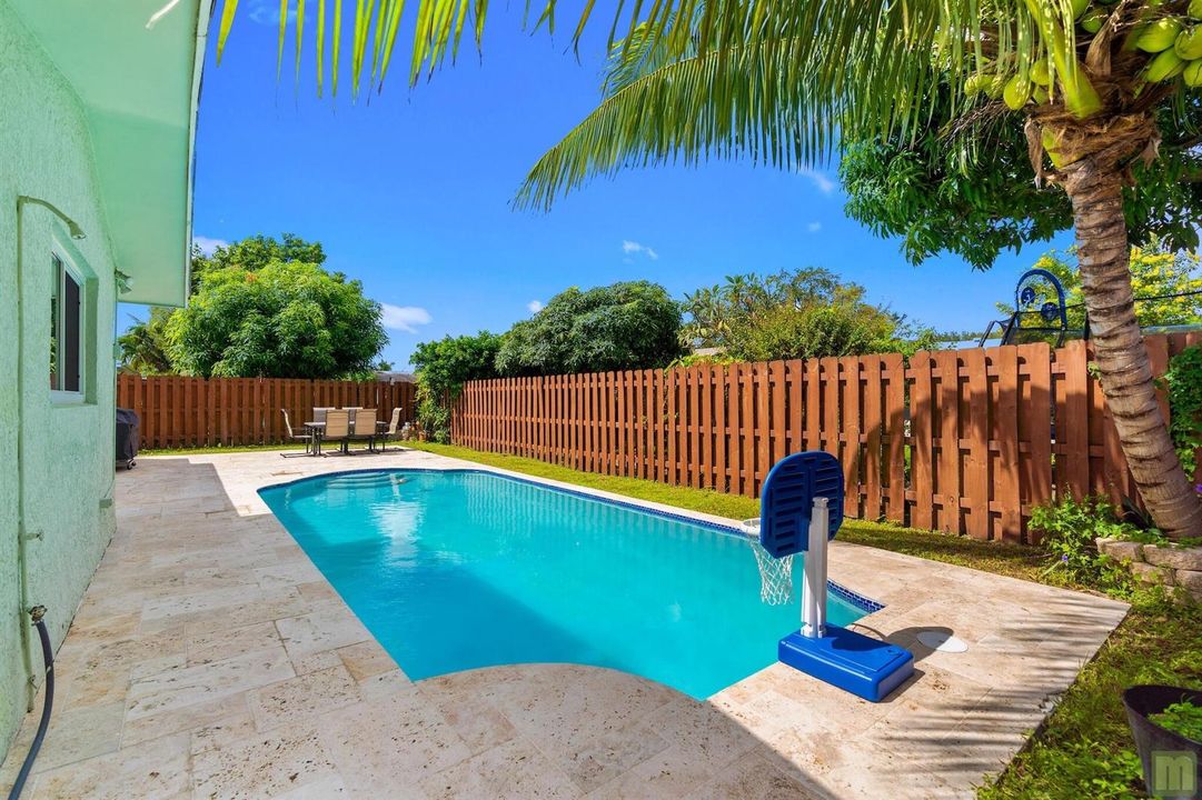 36 patio-pool2