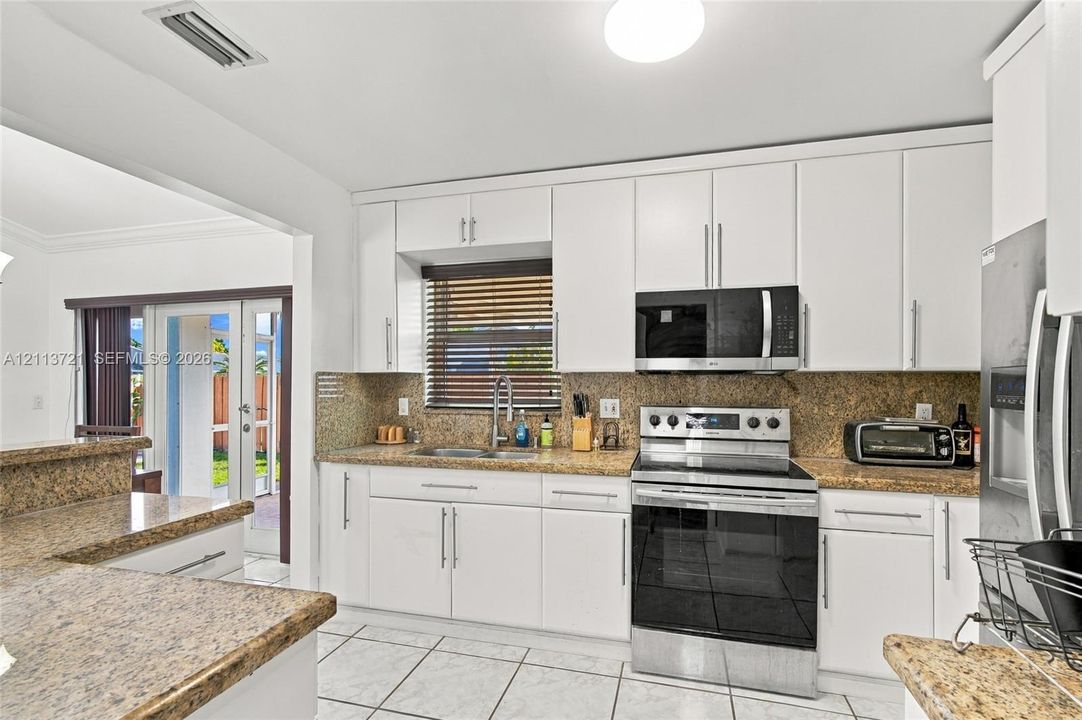 For Sale: $505,000 (3 beds, 2 baths, 1255 Square Feet)