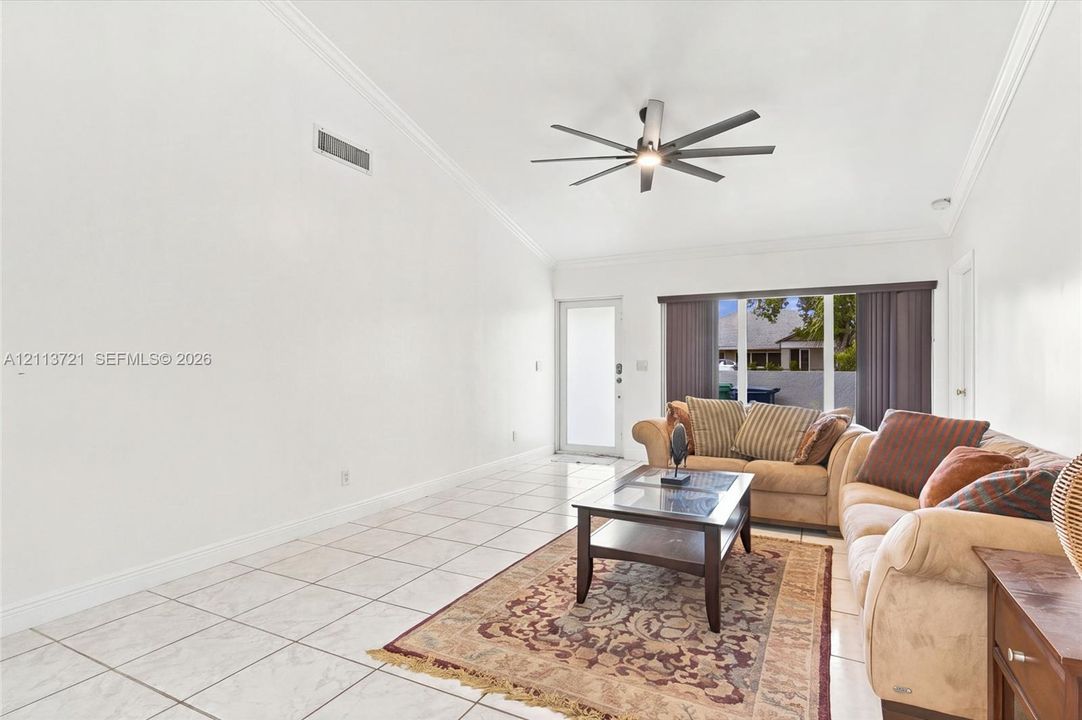 For Sale: $505,000 (3 beds, 2 baths, 1255 Square Feet)