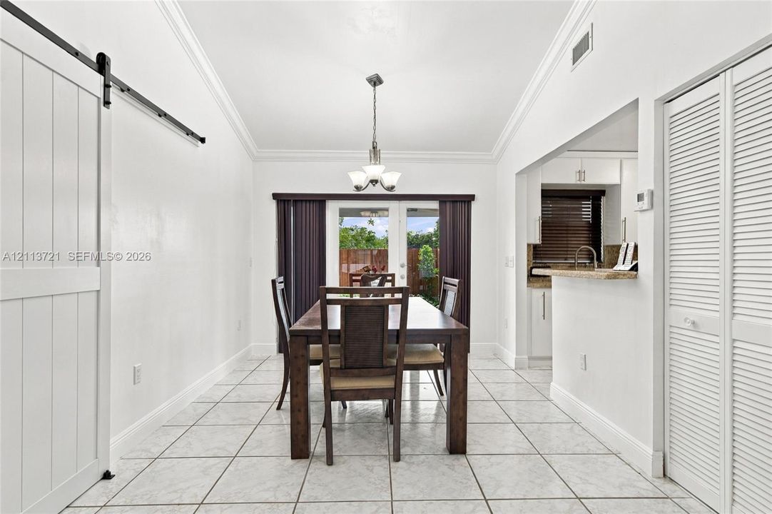 For Sale: $505,000 (3 beds, 2 baths, 1255 Square Feet)