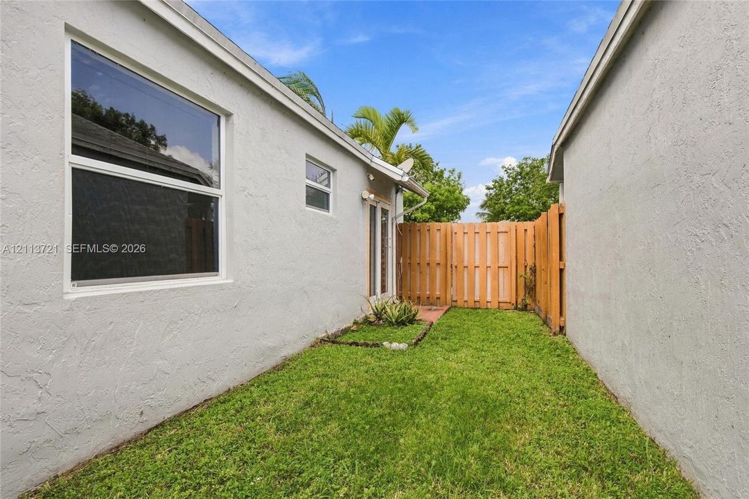 For Sale: $505,000 (3 beds, 2 baths, 1255 Square Feet)