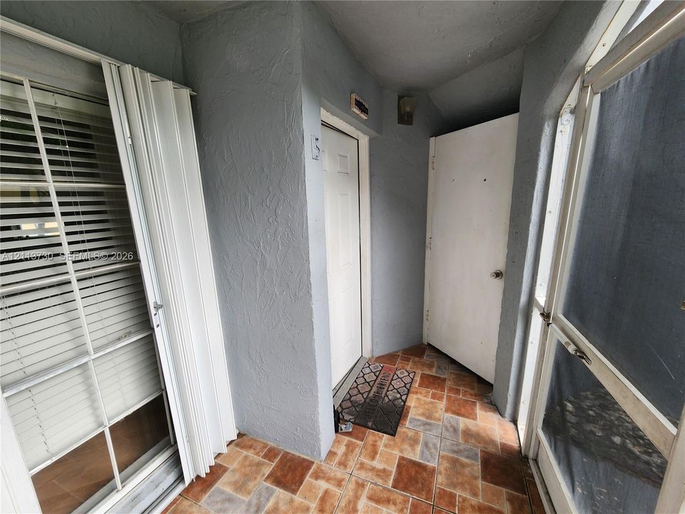 For Rent: $2,200 (2 beds, 2 baths, 1100 Square Feet)