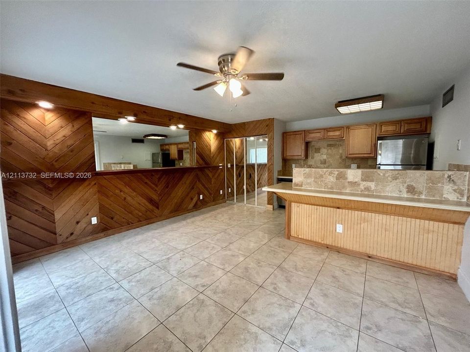 For Rent: $1,650 (1 beds, 1 baths, 627 Square Feet)