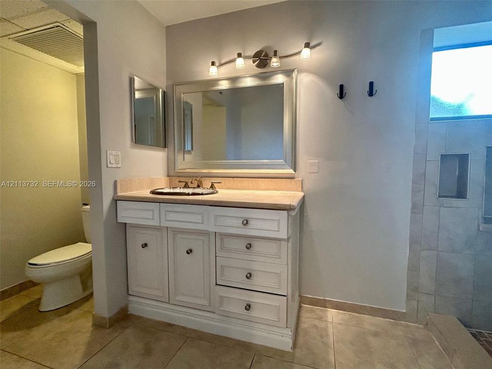 For Rent: $1,650 (1 beds, 1 baths, 627 Square Feet)