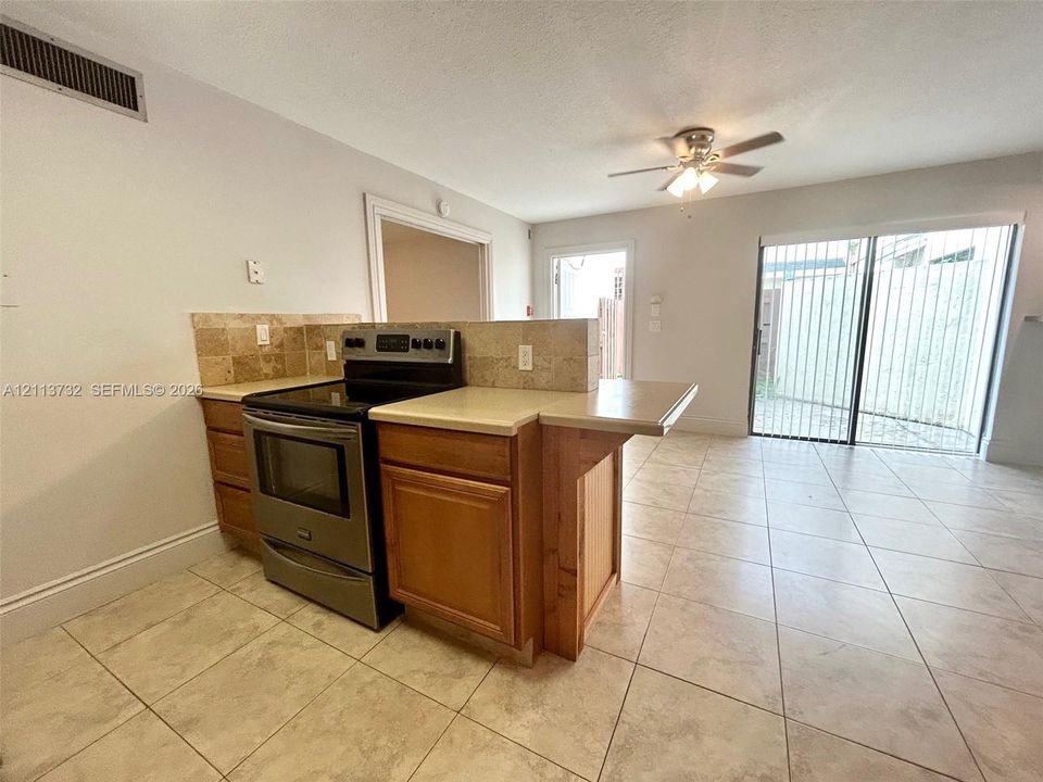 For Rent: $1,650 (1 beds, 1 baths, 627 Square Feet)