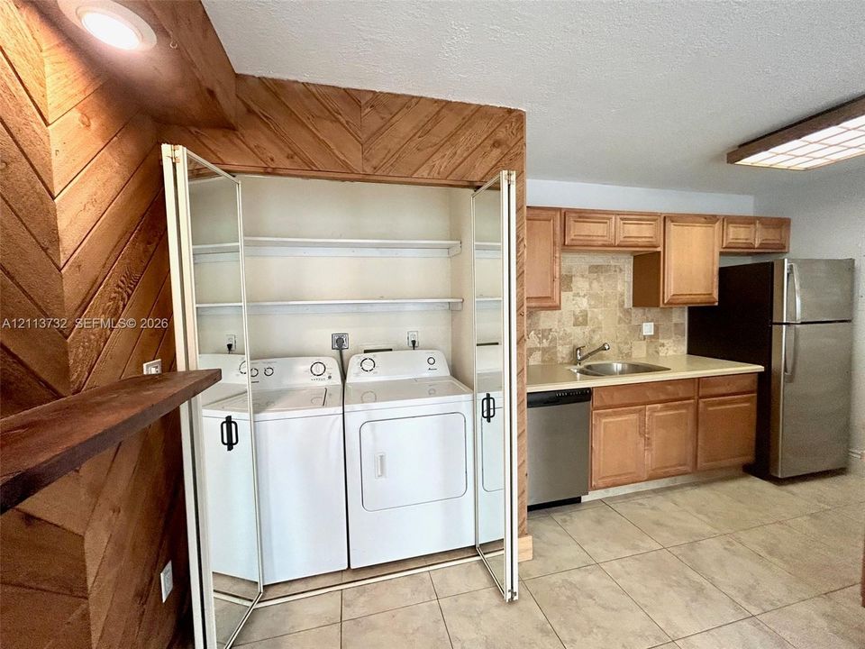 For Rent: $1,650 (1 beds, 1 baths, 627 Square Feet)
