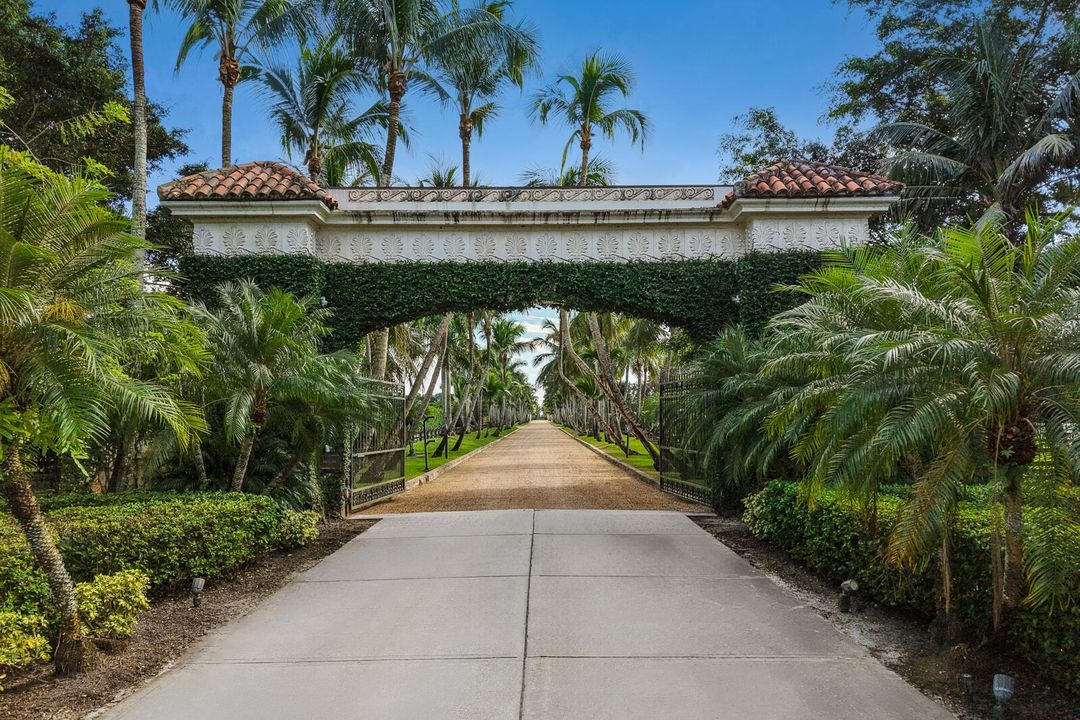 Las Palmas gated entry