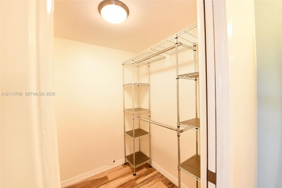 На продажу: $225,000 (2 спален, 2 ванн, 1064 Квадратных фут)