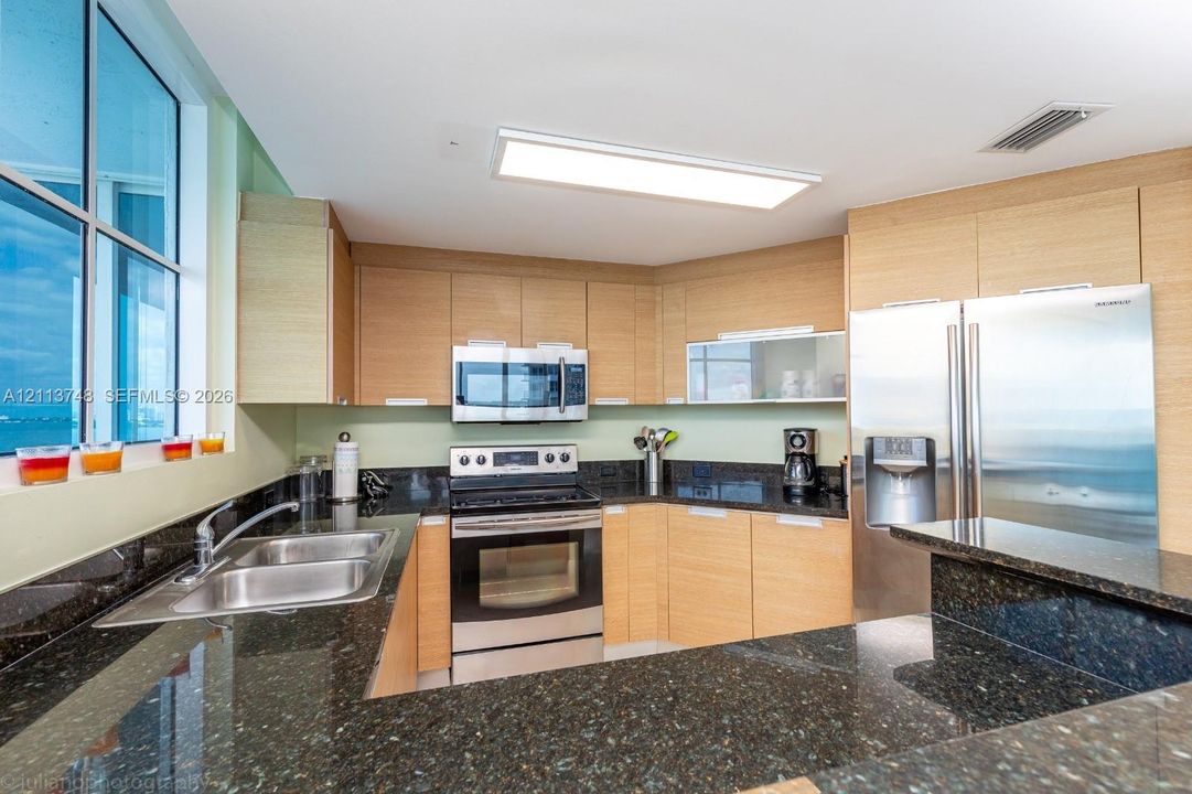 For Rent: $3,600 (2 beds, 2 baths, 1413 Square Feet)