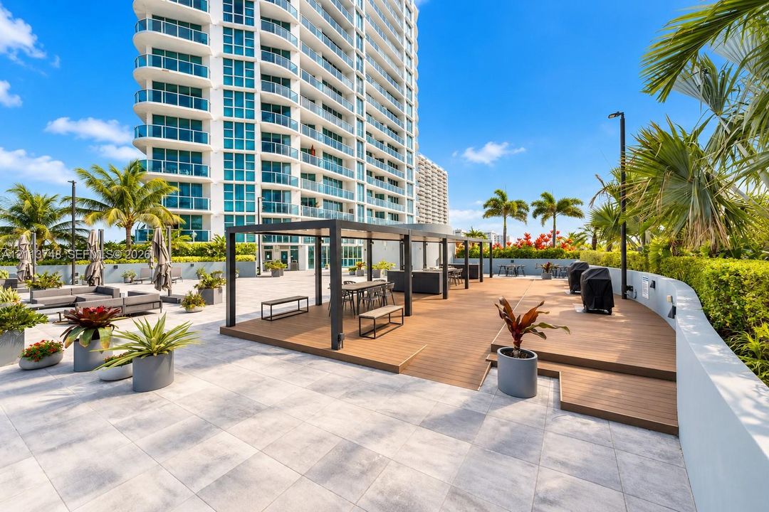 For Rent: $3,600 (2 beds, 2 baths, 1413 Square Feet)