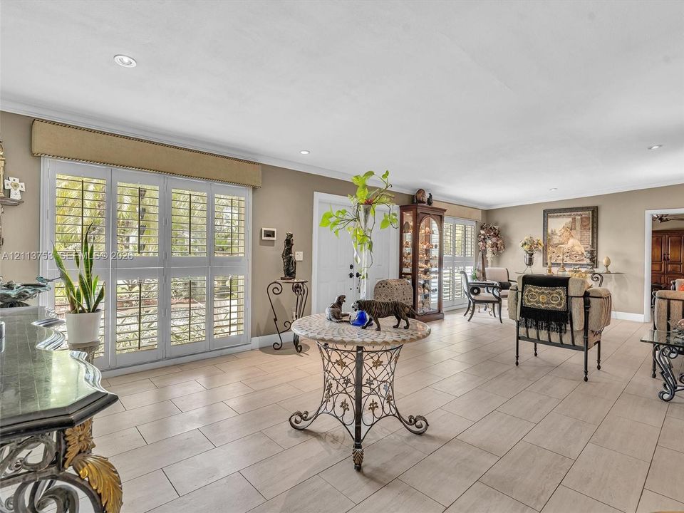 Large-format ceramic floor tiling, plantation shutters, and recessed lighting