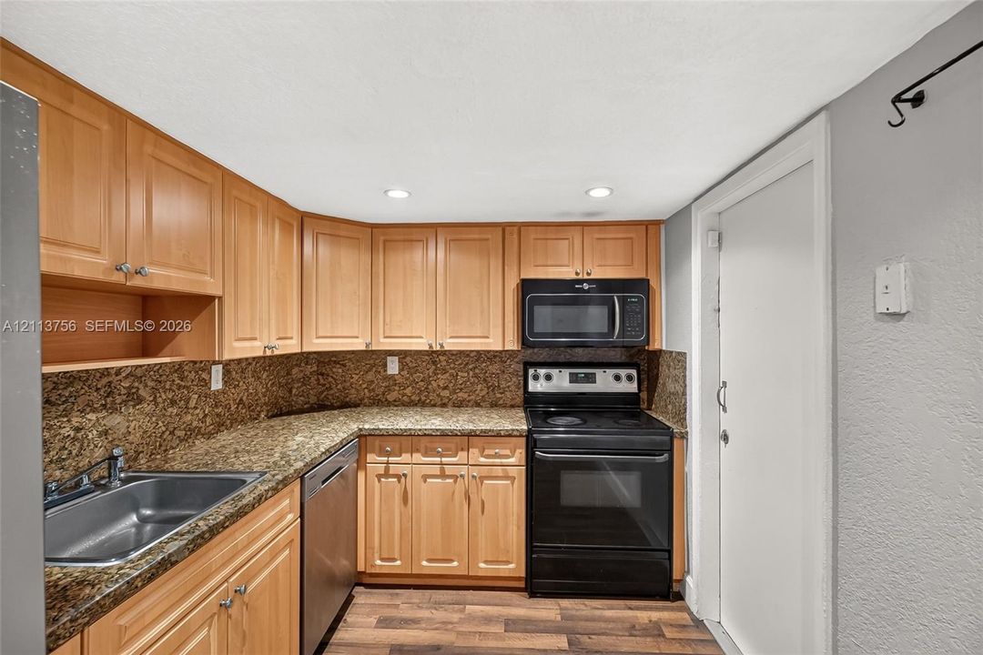 В аренду: $2,800 (3 спален, 2 ванн, 1269 Квадратных фут)