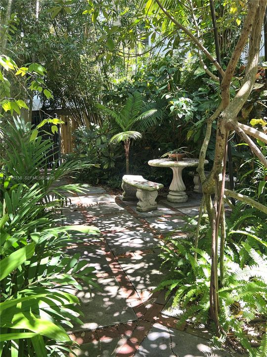 For Rent: $3,600 (2 beds, 1 baths, 4416 Square Feet)