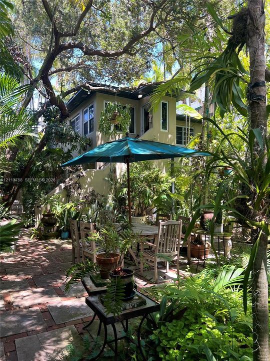 For Rent: $3,600 (2 beds, 1 baths, 4416 Square Feet)