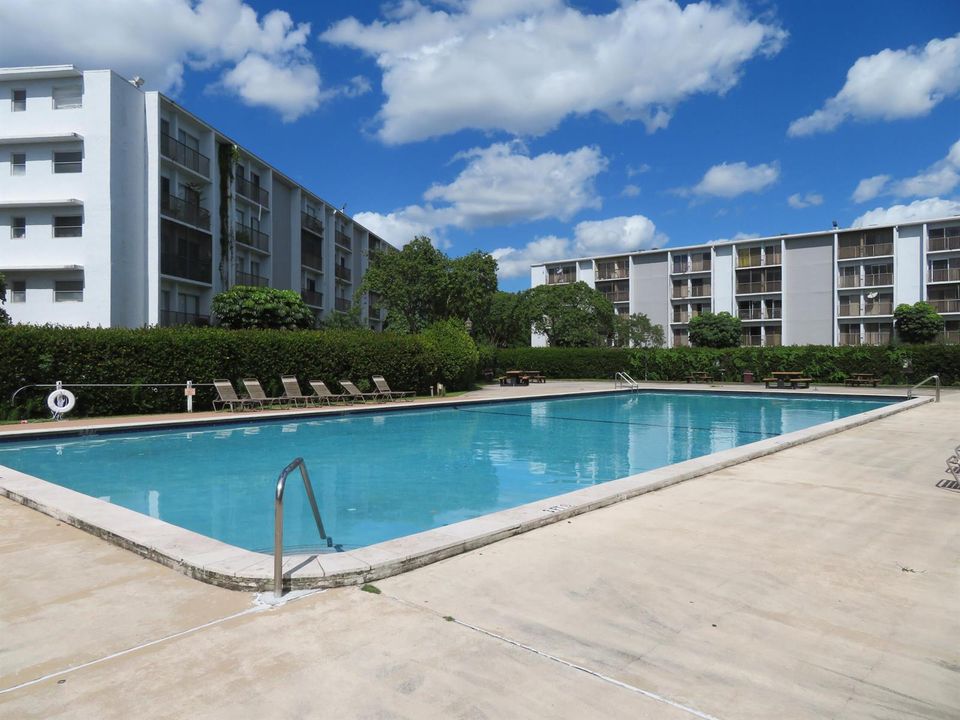 16_Lakeshore_Pool__10-21-26